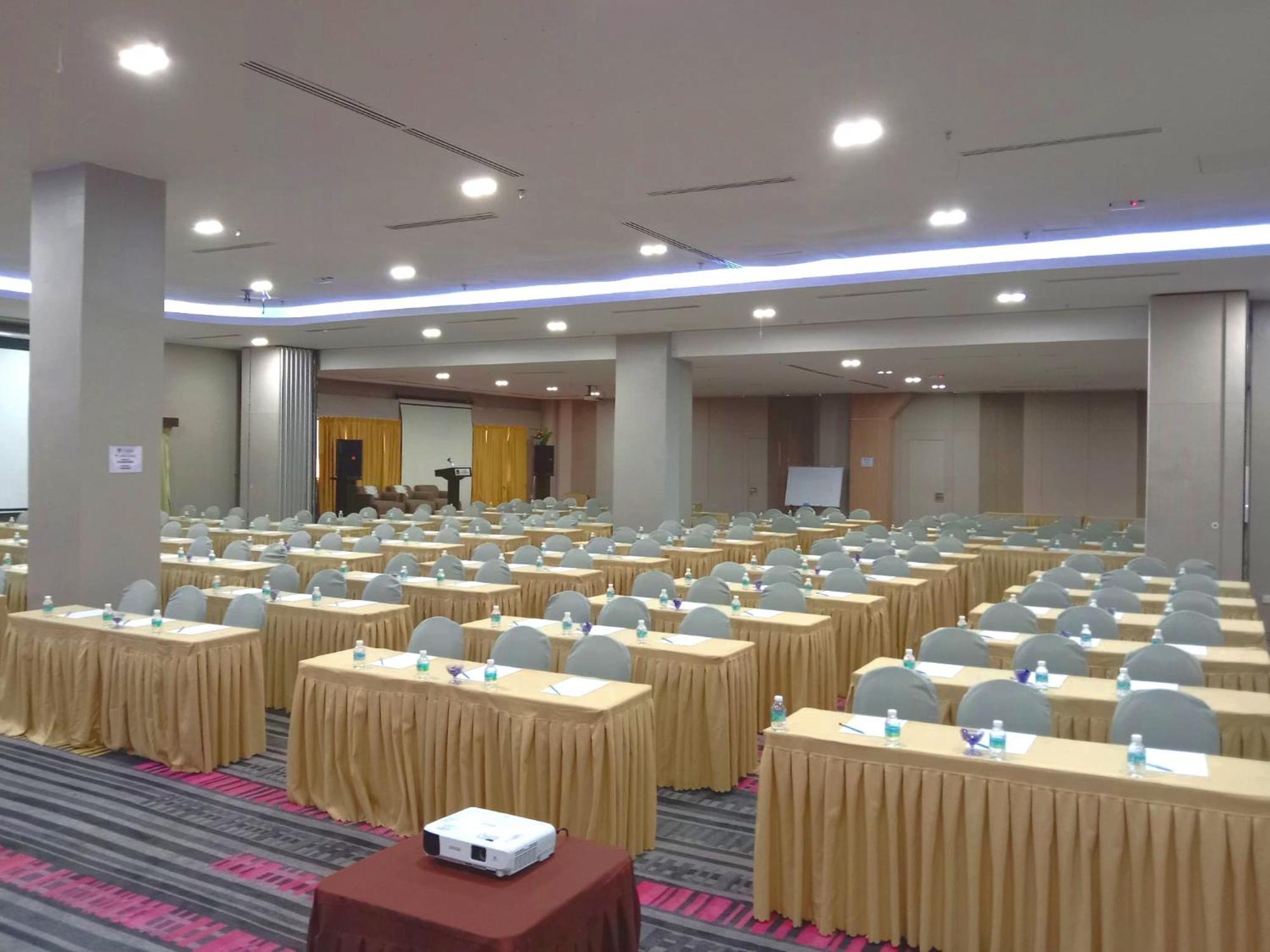 Hotel Langkasuka Express Kuah Exterior foto
